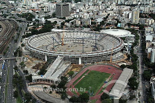  Reforma do Estádio Jornalista Mário Filho também conhecido como Maracanã para a Copa do Mundo de 2014 - Estádio de Atletismo Célio de Barros à direita e Estação Maracanã à esquerda  - Rio de Janeiro - Rio de Janeiro - Brasil