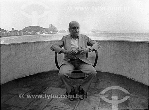  Assunto: Oscar Niemeyer (1907 - 2012) em seu escritório na Avenida Atlântica / Local: Copacabana - Rio de Janeiro (RJ) - Brasil / Data: 07/1987 