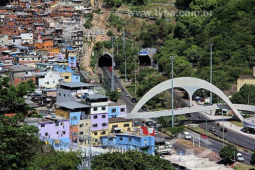  Assunto: Vista da passarela da Rocinha, autoestrada Lagoa - Barra e entrada do Túnel Zuzu Angel / Local: São Conrado - Rio de Janeiro (RJ) - Brasil / Data: 12/2012 