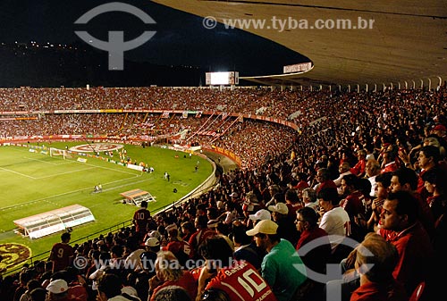  Assunto: Torcedores acompanhando a partida entre Internacional x Fluminense - Campeonato Brasileiro 2011 / Local: Porto Alegre - Rio Grande do Sul (RS) - Brasil / Data: 11/2011 