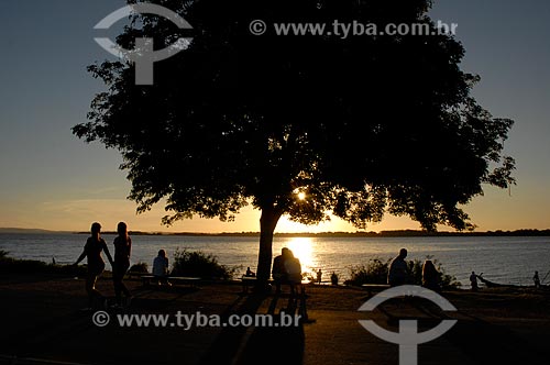  Assunto: Pôr do sol no Lago Guaíba / Local: Porto Alegre - Rio Grande do Sul (RS) - Brasil / Data: 11/2011 