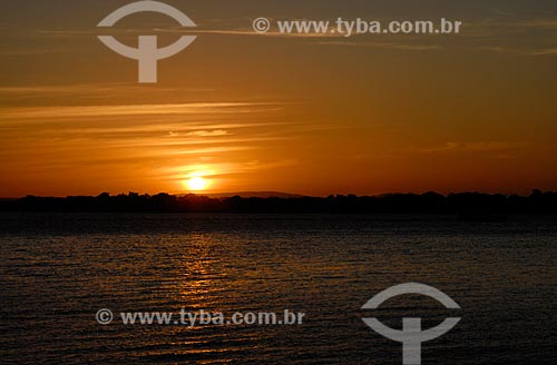  Assunto: Pôr do sol no Lago Guaíba / Local: Porto Alegre - Rio Grande do Sul (RS) - Brasil / Data: 11/2011 