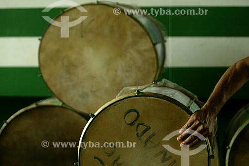  Assunto: Instrumentos de percussão na quadra da Escola de Samba Mocidade Independente de Padre Miguel / Local: Padre Miguel - Rio de Janeiro (RJ) - Brasil / Data: 01/2004 