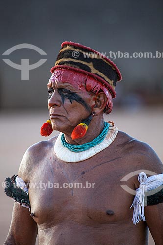  Índio Yawalapiti com pintura e adorno corporal durante o Kuarup - cerimônia deste ano em homenagem ao antropólogo Darcy Ribeiro - Imagem licenciada (Released 94) - ACRÉSCIMO DE 100% SOBRE O VALOR DE TABELA  - Gaúcha do Norte - Mato Grosso - Brasil