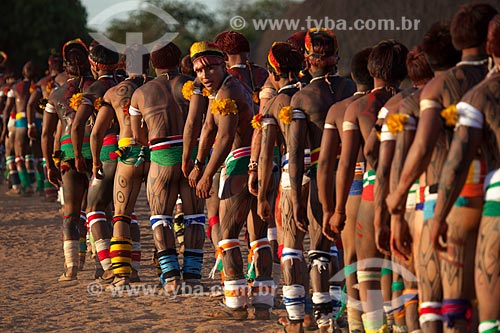  Índios Yawalapiti dançam o Kuarup - cerimônia deste ano em homenagem ao antropólogo Darcy Ribeiro - Imagem licenciada (Released 94) - ACRÉSCIMO DE 100% SOBRE O VALOR DE TABELA  - Gaúcha do Norte - Mato Grosso - Brasil