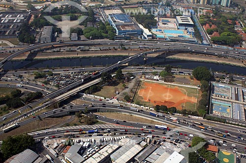  Assunto: Rodovia Presidente Dutra ou via Dutra (BR-116) e Marginal Tietê / Local: São Paulo (SP) - Brasil / Data: 10/2012 