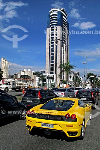  Assunto: Ferrari na Avenida Faria Lima / Local: Itaim Bibi - São Paulo (SP) - Brasil / Data: 08/2009 