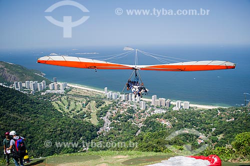  Assunto: Pessoas praticando voo livre na Rampa Pedra Bonita/Pepino / Local: São Conrado - Rio de Janeiro (RJ) - Brasil / Data: 09/2012 