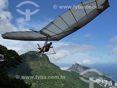  Assunto: Pessoas praticando voo livre na Rampa Pedra Bonita/Pepino / Local: São Conrado - Rio de Janeiro (RJ) - Brasil / Data: 11/2010 