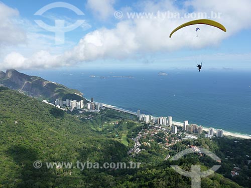  Assunto: Pessoas praticando voo livre na Rampa Pedra Bonita/Pepino / Local: São Conrado - Rio de Janeiro (RJ) - Brasil / Data: 11/2010 
