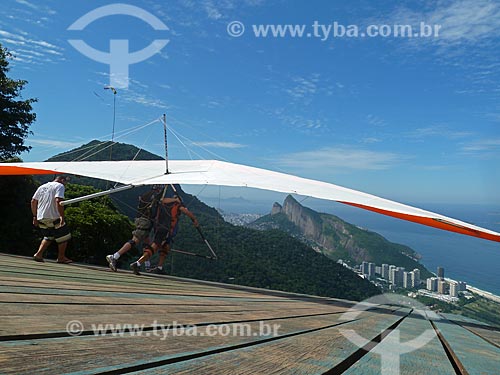  Assunto: Pessoas praticando voo livre na Rampa Pedra Bonita/Pepino / Local: São Conrado - Rio de Janeiro (RJ) - Brasil / Data: 05/2011 