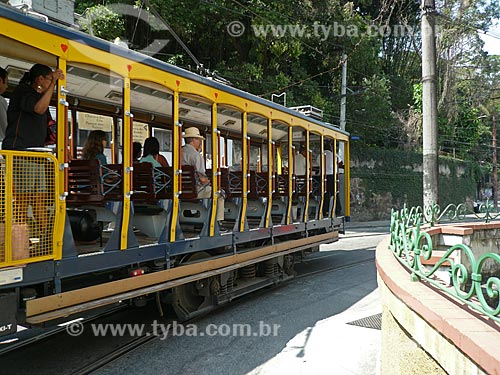  Assunto: Pessoas no bonde em Santa Teresa / Local: Santa Teresa - Rio de Janeiro (RJ) - Brasil / Data: 10/2010 