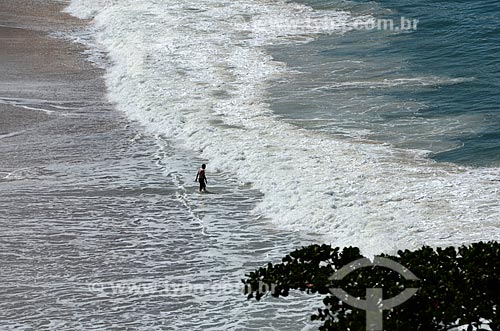  Assunto: Banhista no mar da Praia do Leblon / Local: Leblon - Rio de Janeiro (RJ) - Brasil / Data: 08/2012 