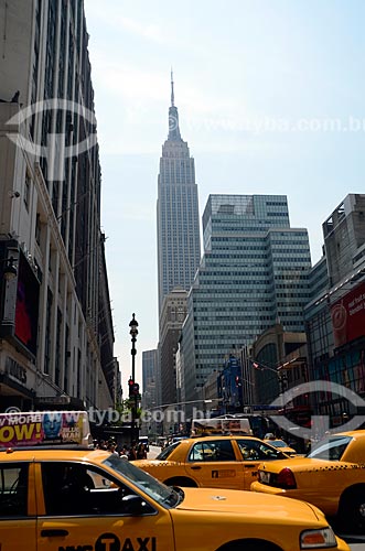  Assunto: Táxis em Manhattan com o Empire State Building ao fundo / Local: Manhattan - Nova Iorque - Estados Unidos - América do Norte / Data: 06/2011 
