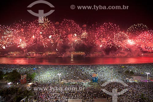  Assunto: Fogos de artifício na Praia de Copacabana durante o réveillon 2012 / Local: Copacabana - Rio de Janeiro (RJ) - Brasil / Data: 12/2012 