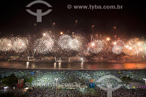  Assunto: Fogos de artifício na Praia de Copacabana durante o réveillon 2012 / Local: Copacabana - Rio de Janeiro (RJ) - Brasil / Data: 12/2012 