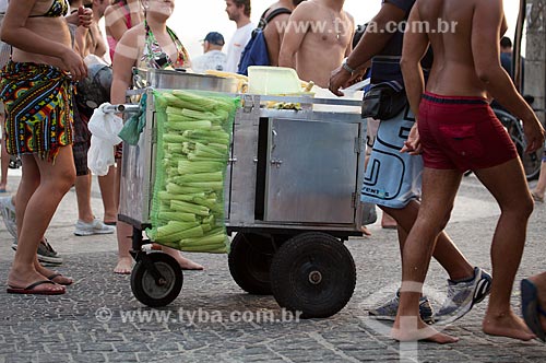  Assunto: Vendedor ambulante de milho cozido / Local: Ipanema - Rio de Janeiro (RJ) - Brasil / Data: 01/2013 