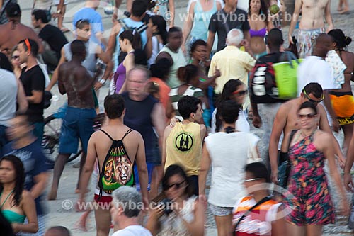  Assunto: Pessoas no calçadão da Praia do Arpoador / Local: Ipanema - Rio de Janeiro (RJ) - Brasil / Data: 01/2013 