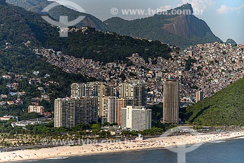  Assunto: Vista de prédios e praia de São Conrado com Favela da Rocinha ao fundo / Local: São Conrado - Rio de Janeiro (RJ) - Brasil / Data: 12/2012 