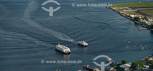  Assunto: Barca que faz o transporte de passageiros entre Rio e Niterói na Baía de Guanabara / Local: Rio de Janeiro (RJ) - Brasil / Data: 12/2012 