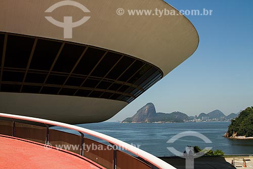  Assunto: Museu de Arte Contemporânea de Niterói (1996) com o Pão de Açúcar ao fundo / Local: Boa Viagem - Niterói - Rio de Janeiro (RJ) - Brasil / Data: 12/2012 