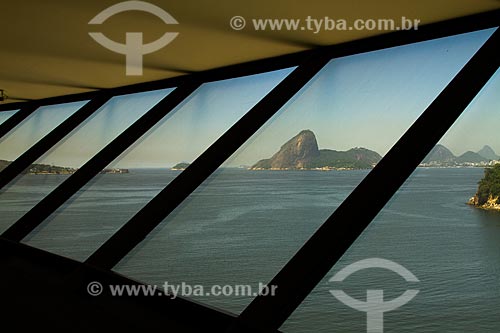  Assunto: Pão de Açúcar visto do Museu de Arte Contemporânea de Niterói (1996) / Local: Boa Viagem - Niterói - Rio de Janeiro (RJ) - Brasil / Data: 12/2012 