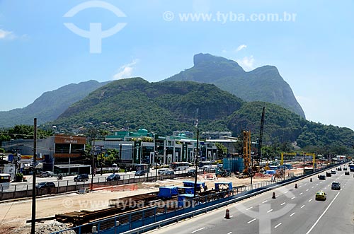  Assunto: Canteiro de obra da Linha 4 do Metrô - Estação Jardim Oceânico com a Pedra da Gávea ao fundo / Local: Barra da Tijuca - Rio de Janeiro (RJ) - Brasil / Data: 11/2012 