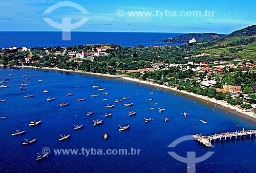  Assunto: Vista de  praia e residências / Local: Penha - Santa Catarina (SC) - Brasil / Data: 1995 