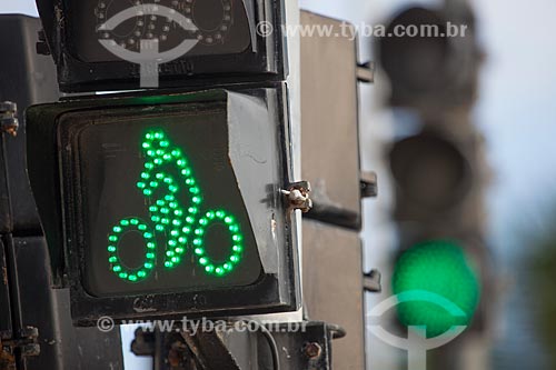  Assunto: Semáforo em rua da Praia de Boa Viagem / Local: Boa Viagem - Recife - Pernambuco (PE) - Brasil / Data: 01/2013 