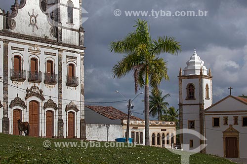  Assunto: Igreja e Convento do Sagrado Coração de Jesus (1742) com a Igreja dos Santos Cosme e Damião (1535) ao fundo - considerada a igreja mais antiga do Brasil / Local: Igarassu - Pernambuco (PE) - Brasil / Data: 01/2013 