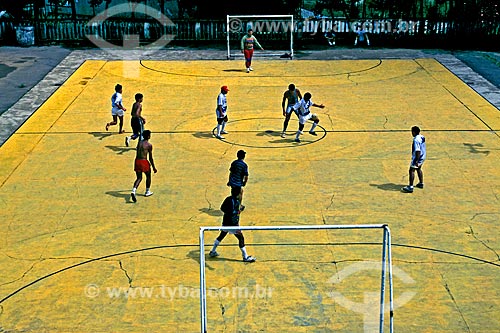  Assunto: Homens Jogando futebol de salão / Local: São Paulo (SP) - Brasil / Data: 1993 