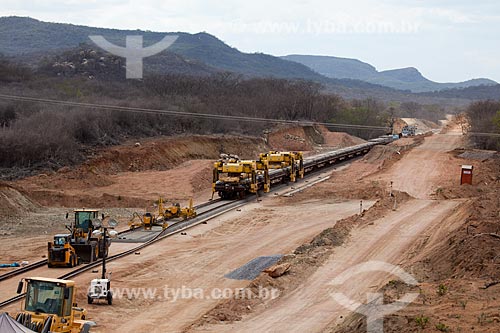  Assunto: Construção da Ferrovia Nova Transnordestina próximo à Betânia / Local: Betânia - Pernambuco (PE) - Brasil / Data: 01/2013 