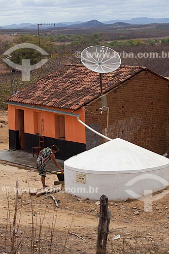  Assunto: Casa com cisterna - também conhecida como cacimba - no Sítio Cajá / Local: Flores - Pernambuco (PE) - Brasil / Data: 01/2013 