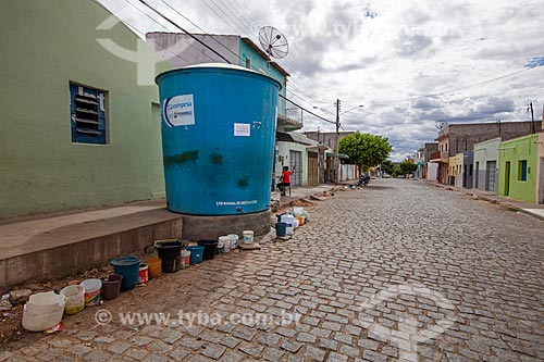  Assunto: Caixa dágua da COMPESA à espera de água do Projeto Operação Pipa / Local: São José do Egito - Pernambuco (PE) - Brasil / Data: 01/2013 