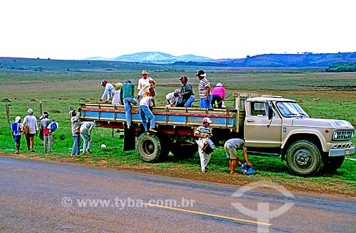  Assunto: Transporte de trabalhadores rurais / Local: Três Corações - Minas Gerais (MG) - Brasil / Data: 1996 