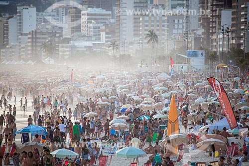  Assunto: Praia de Ipanema lotada em um dia de Verão / Local: Ipanema - Rio de Janeiro (RJ) - Brasil / Data: 02/2013 
