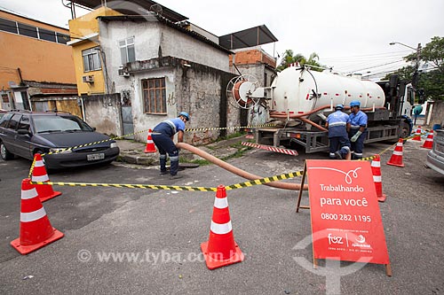  Assunto: Caminhão da Empresa Foz - concessionária de serviços de tratamento de esgoto - fazendo trabalho externo / Local: Deodoro - Rio de Janeiro (RJ) - Brasil / Data: 01/2013 