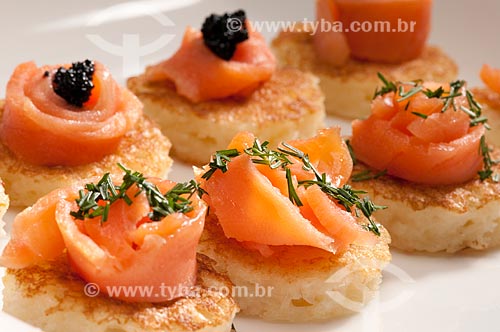  Assunto: Aperitivo - canapés de salmão com alecrim e caviar / Local:  / Data: 05/2009 