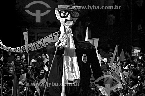 Assunto: Boneco representando Teotônio Vilela no comício por eleições Diretas no Vale do Anhangabaú / Local: São Paulo (SP) - Brasil / Data: 1984 