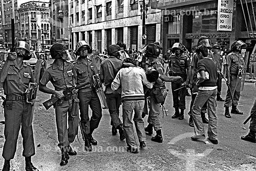  Assunto: Repressão da tropa de choque da Polícia Militar durante a greve dos bancários / Local: São Paulo (SP) - Brasil / Data: 1979 