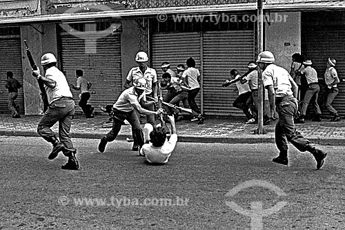  Assunto: Repressão policial à greve dos Metalúrgicos do ABC / Local: São Bernardo do Campo - São Paulo (SP) - Brasil / Data: 1980 