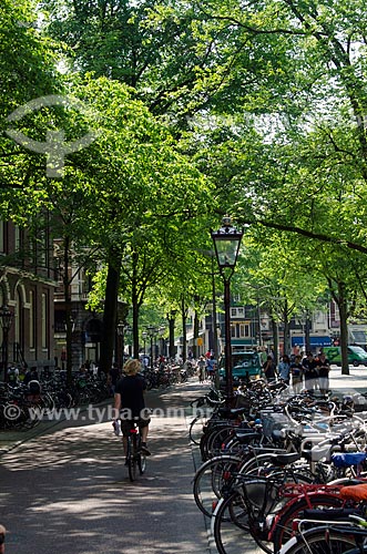  Assunto: Trânsito de bicicletas no centro de Amsterdam / Local: Amsterdam - Holanda - Europa / Data: 05/2012 