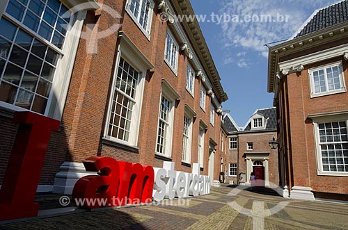  Assunto: Fachada do Museu Histórico de Amsterdam com o letreiro com os dizeres I am amsterdam / Local: Amsterdam - Holanda - Europa / Data: 05/2012 