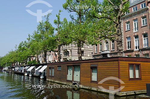  Assunto: Canal boats - também conhecidos como Home boats (barcos utilizados como moradia permanente ou temporária) -  nas margens dos canais de Amsterdam / Local: Amsterdam - Holanda - Europa / Data: 05/2012 