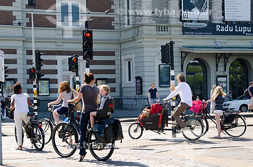  Assunto: Ciclistas em Van Baerlestraat - zona sul da cidade / Local: Amsterdam - Holanda - Europa / Data: 05/2012 