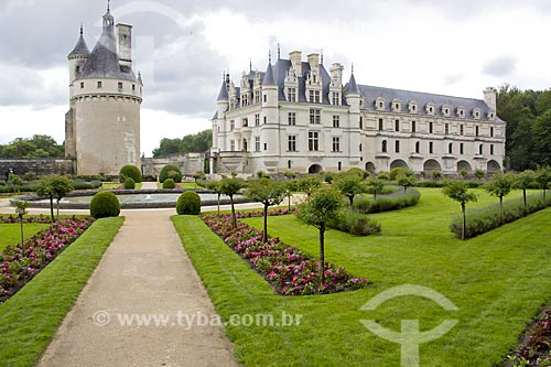  Assunto: Vista do Château de Chenonceau (Castelo de Chenonceau) - também conhecido como Castelo das Sete Damas - a partir do Jardim de Catherine de Médicis / Local: Indre-et-Loire - França - Europa / Data: 06/2012 