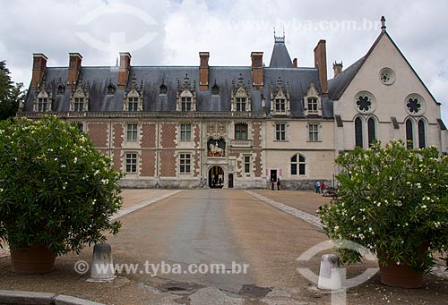  Assunto: Château Royal de Blois (Castelo Real de Blois) - fachada da ala Luis XII - capela à direita / Local: Blois - França - Europa / Data: 06/2012 