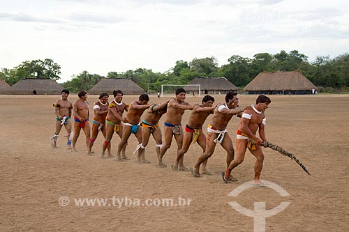  Assunto: Índios da aldeia Aiha Kalapalo fazendo a Dança do Tamanduá - início da colheita do pequi - ACRÉSCIMO DE 100% SOBRE O VALOR DE TABELA / Local: Querência - Mato Grosso (MT) - Brasil / Data: 10/2012 