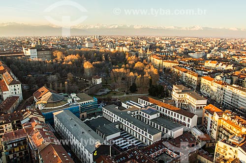  Assunto: Vista da cidade de Turim a partir do topo da Mole Antonelliana, com a Colina de Superga ao fundo / Local: Turim - Província de Turim - Itália / Data: 12/2012 