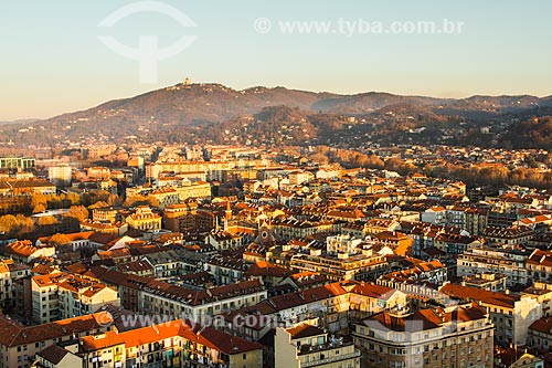  Assunto: Vista da cidade de Turim a partir do topo da Mole Antonelliana, com a Colina de Superga ao fundo / Local: Turim - Província de Turim - Itália / Data: 12/2012 